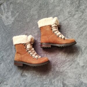 UGG ankle boots size 8